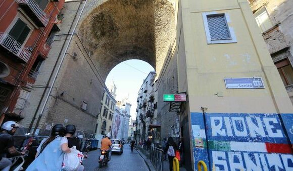 Covid a Napoli, alla Sanità arriva il tampone «solidale» per i più bisognosi